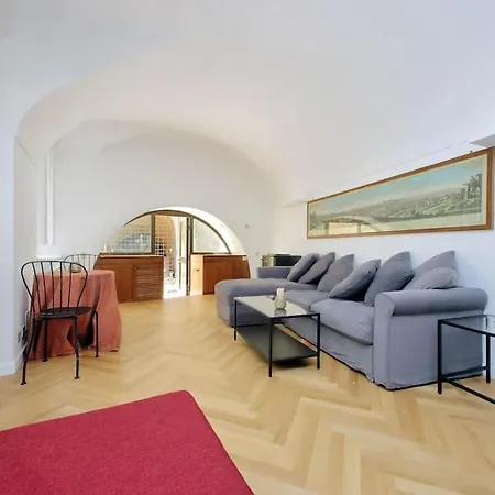 Pantheon With Private Terrace شقة