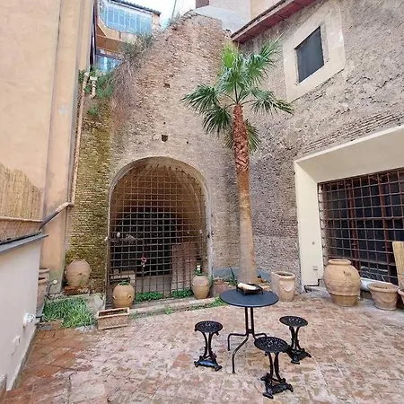 Pantheon With Private Terrace شقة *
