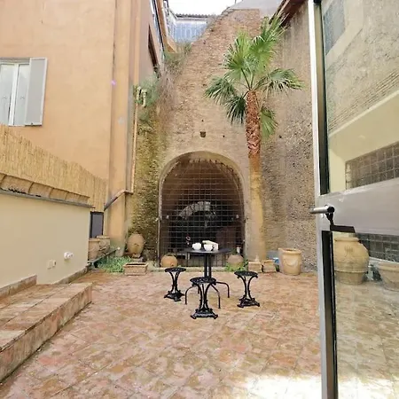 Pantheon With Private Terrace Apartmán *