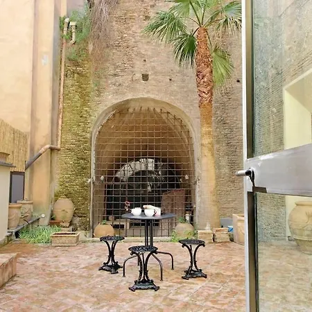 Pantheon With Private Terrace Apartmán *