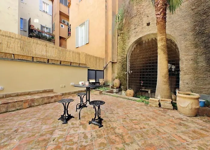 Pantheon With Private Terrace Daire