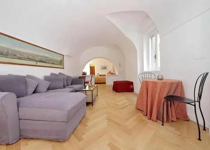 Pantheon With Private Terrace Daire *