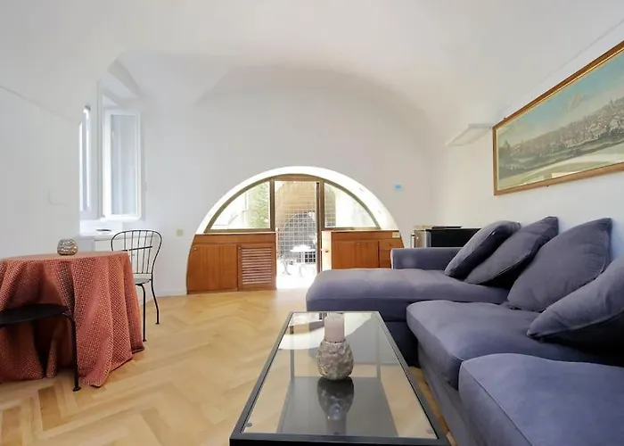 Daire Pantheon With Private Terrace