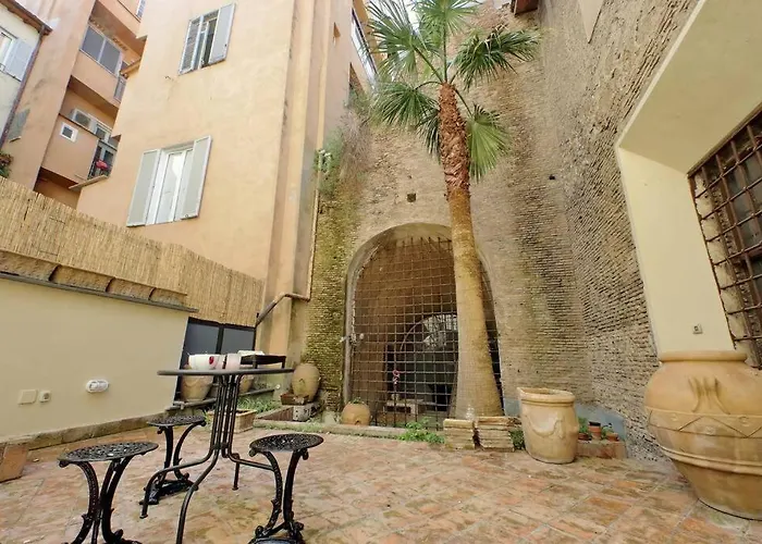 Pantheon With Private Terrace Daire